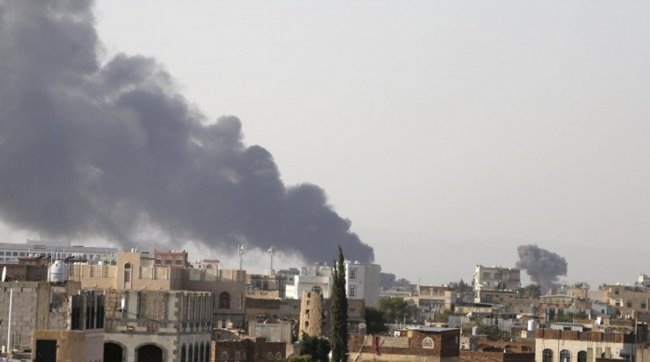 В аэропорту Йемена после прибытия членов нового правительства произошел мощный взрыв. Есть погибшие и раненые - «Информационное агентство»