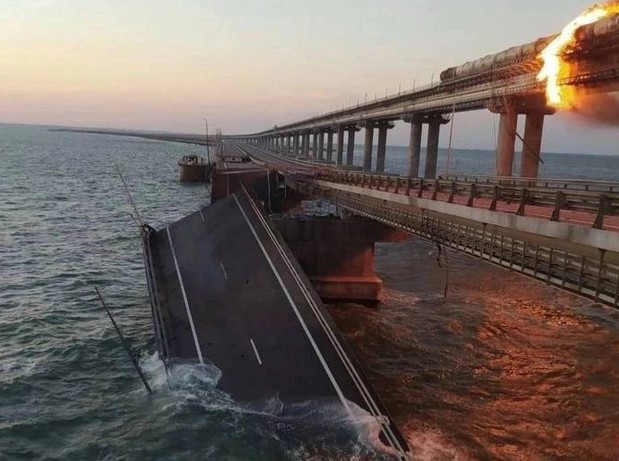 На Крымском мосту произошел взрыв, движение всех видов транспорта остановлено - «Новости России»