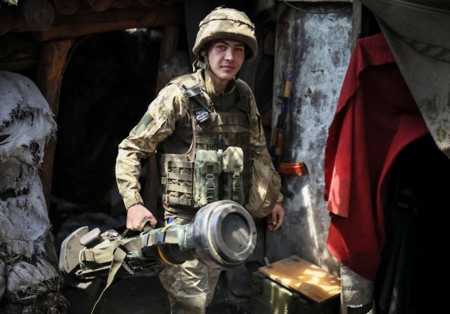 В офисе Зеленского заявили, что оружие с Украины не попадает за пределы страны - «Военные новости»