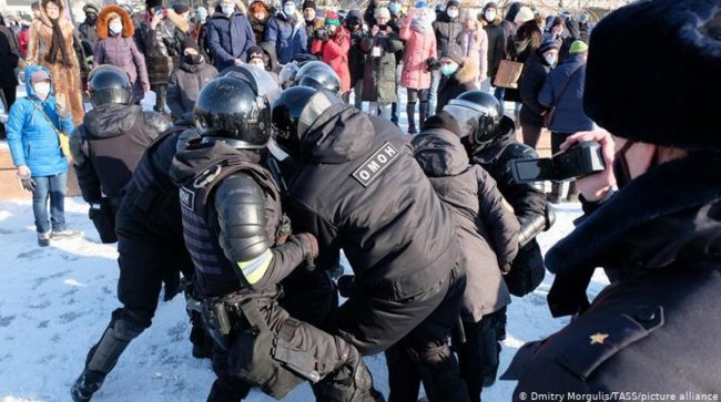 На акции в поддержку Навального на Дальнем Востоке и в Сибири вышли тысячи людей - «Политика»
