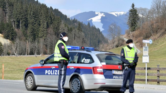 На курорте в Австрии туристов уличили в нарушении мер по COVID - «Авто»