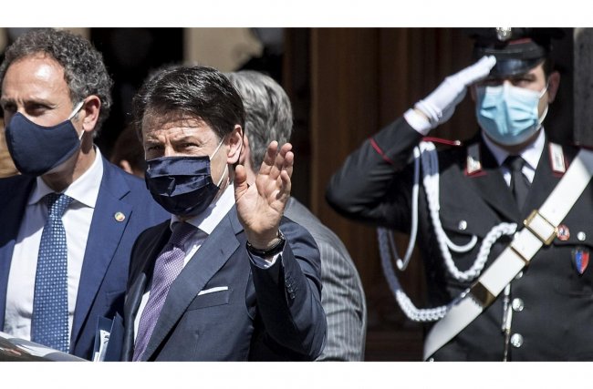 Поцелуй в маске. Италия на пороге нового локдауна - «Общество»