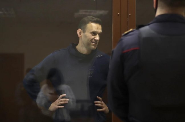 Фейк «60 минут» и «Вестей»: Навальному за «клевету» могут дать 2 года лишения свободы - «Антифейк»