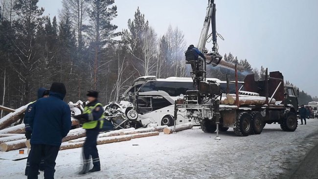 Возбуждено дело после крупного ДТП с автобусом и лесовозом под Иркутском - «Автотранспорт»