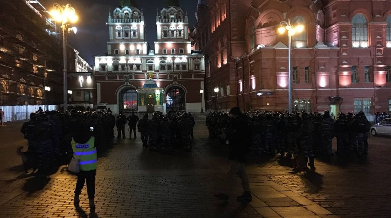 Сегодня на охотном. Вечерние мероприятие Москва. ОМОН на красной площади обои. Вечер после регистрации.