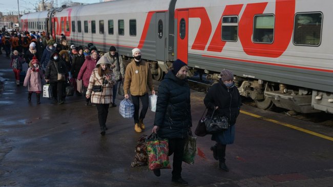 Более 15 тысяч беженцев из Донбасса пересекли границу с Россией за сутки - «Новости России»