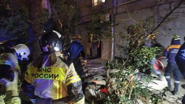 Спасатели завершили работы по демонтажу обрушившегося балкона в Сочи - «Новости России»