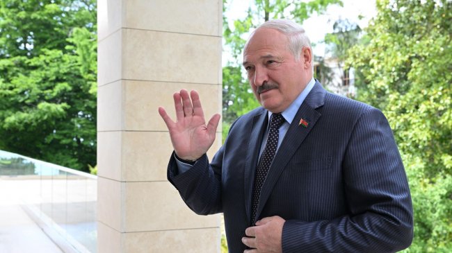 В Киргизии объяснили, почему Лукашенко пришел на саммит пешком - «Авто»