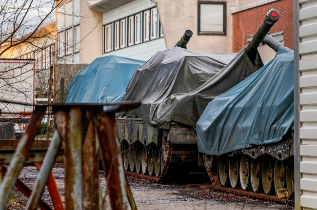 ФРГ дополнительно поставит Киеву еще четыре танка Leopard 2A6 из запасов бундесвера - «Военные новости»