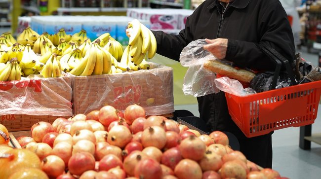«Ведомости»: Минпромторг рассматривает возможность запрета продажи овощей в сетках - «Бизнес»
