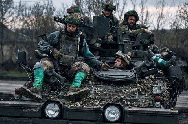 Военный эксперт Марочко заявил, что Киев накапливает силы на Купянском направлении - «Военные новости»