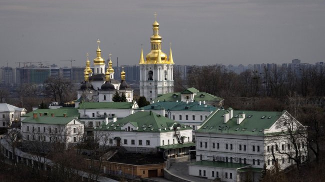 Суд на Украине открыл дело в рамках иска наместника лавры к Зеленскому - «Религия»