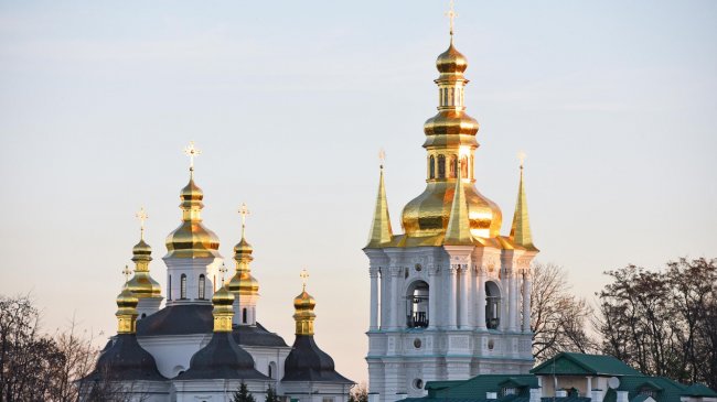 Суд на Украине открыл производство по иску наместника лавры к Зеленскому - «Религия»