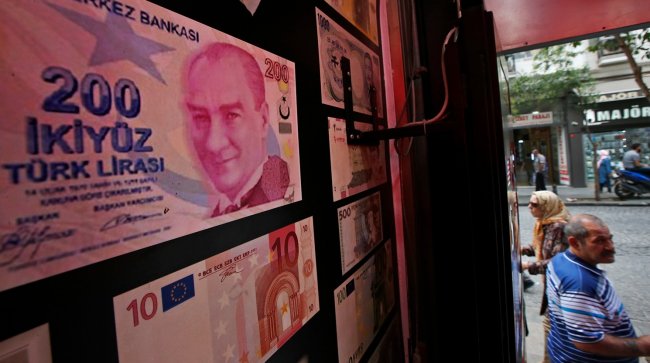 Курс турецкой лиры рекордно ослаб к доллару - «Бизнес»