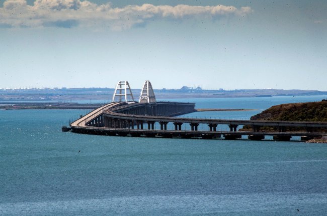 Движение автотранспорта по Крымскому мосту возобновлено - «Военные новости»