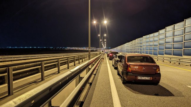 Протяженность пробки у Крымского моста составила 1,8 километров - «Авто»