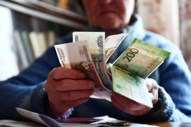 С 1 августа максимальная прибавка для работающих пенсионеров составит почти 400 рублей - «Бизнес»
