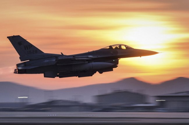Коалиция США нанесла авиаудар по объектам в Сирии - «Военные новости»