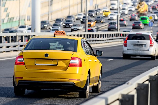 ФАС: таксисты могут начать отказываться от заказов из-за максимального порога цен - «Бизнес»