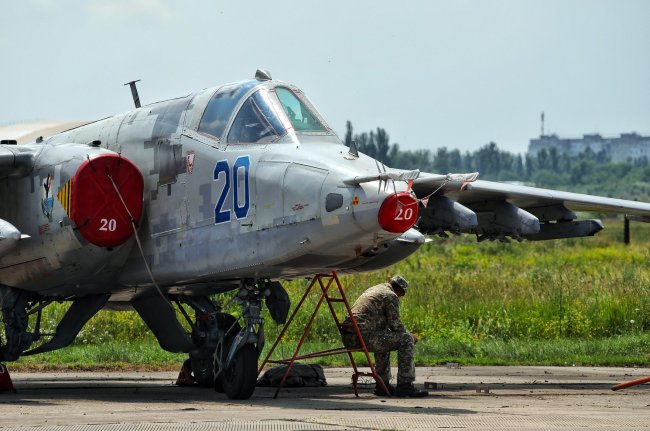 Координатор подполья Лебедев: на аэродромах Украины стоят по одному–два самолета - «Военные новости»