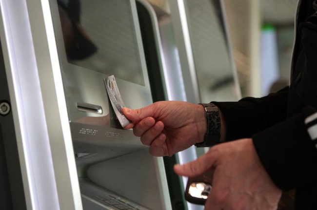 РБК: банки начинают возвращать россиянам украденные мошенниками деньги - «Бизнес»