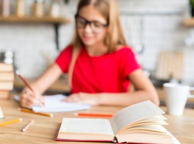 Домашним заданиям хотят добавить «креатива»: почему не все учителя в восторге - «Последние новости»