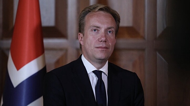 Reuters: связанный с Эпштейном президент Давосского форума подал в отставку - «Последние новости»